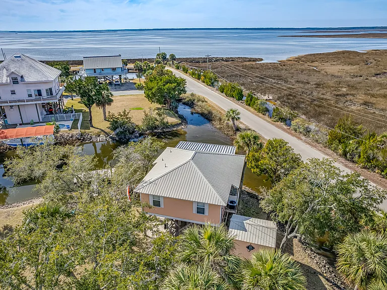 4 Oyster Bay Dr — Photo 8