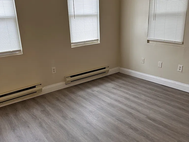 414 E 4th St #1 — Photo 5