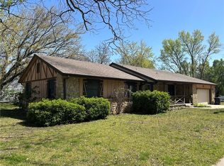 624 N 15th St, Independence, KS 67301