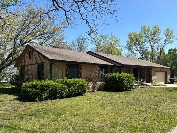 624 N 15th St, Independence, KS 67301