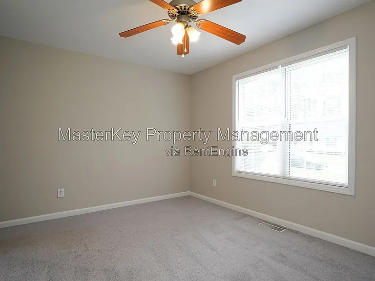 1008 Knighthood Ln — Photo 10