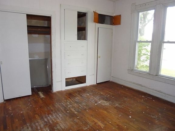 5th image of 1025 Elm St