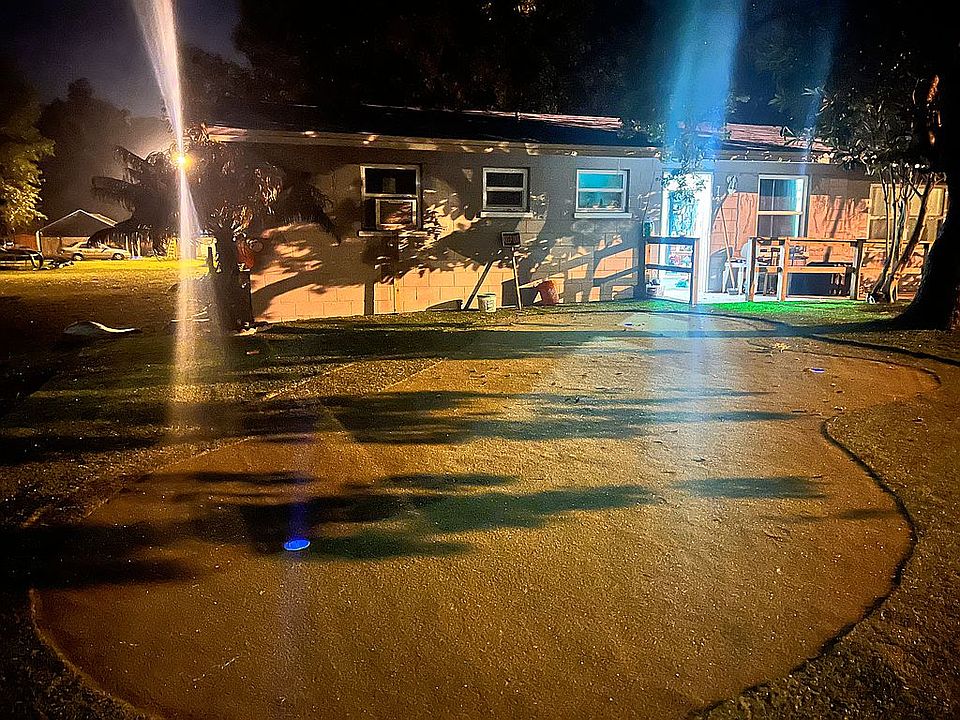 2nd image of 722 E Bay St