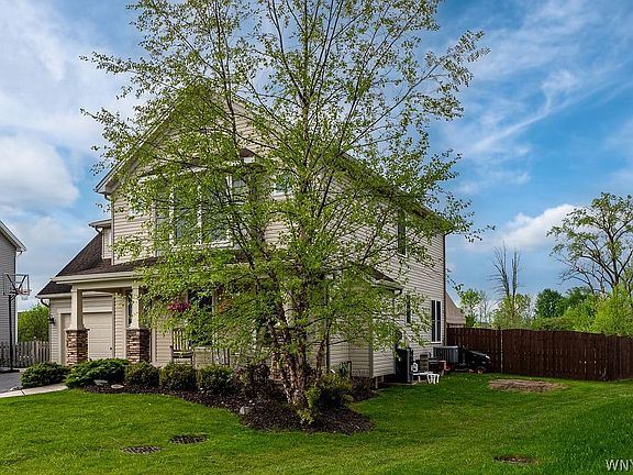 5th image of 39 Newberry Ln