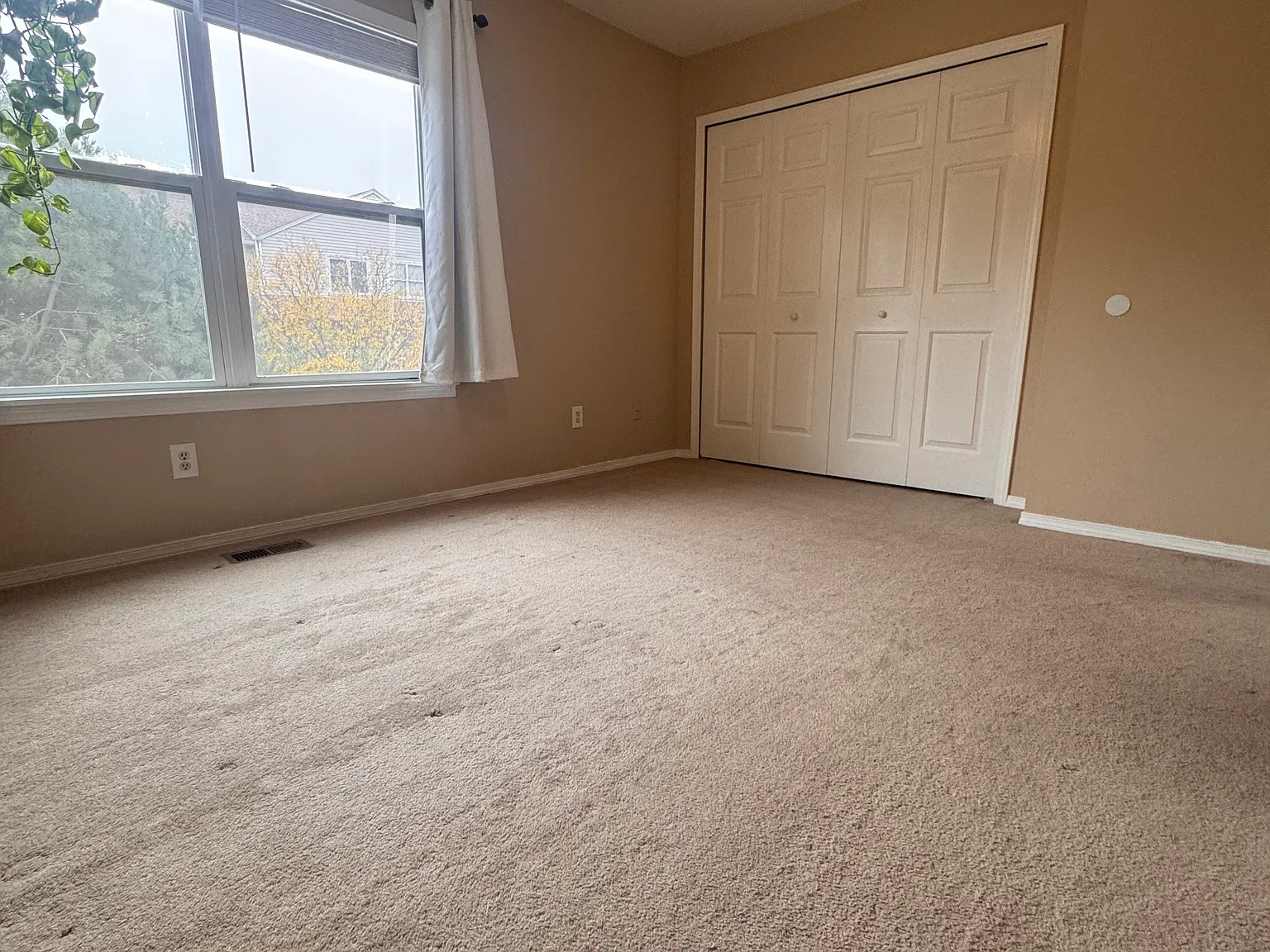 3 bed, 3.5 bath, 1632 sqft, $700 — Photo 1