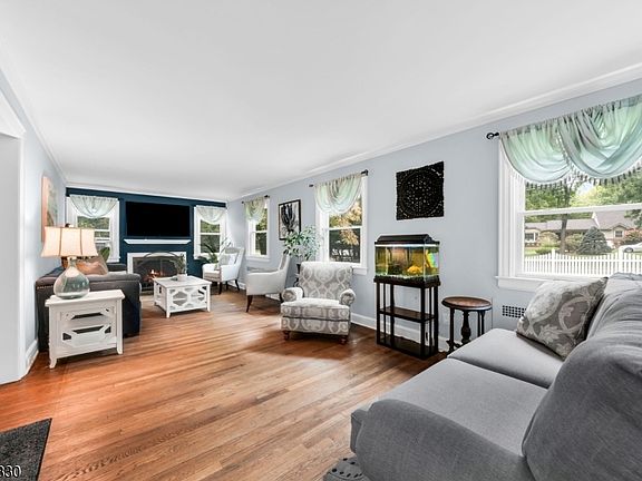 3rd image of 2090 Raritan Rd