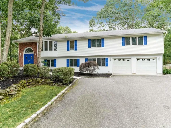 16 Marilyn Street, Manorville, NY 11949