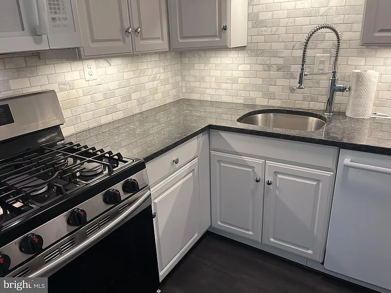 921 Prospect St #5 — Photo 22