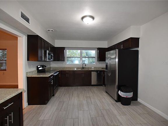 3rd image of 936 Cumberland St