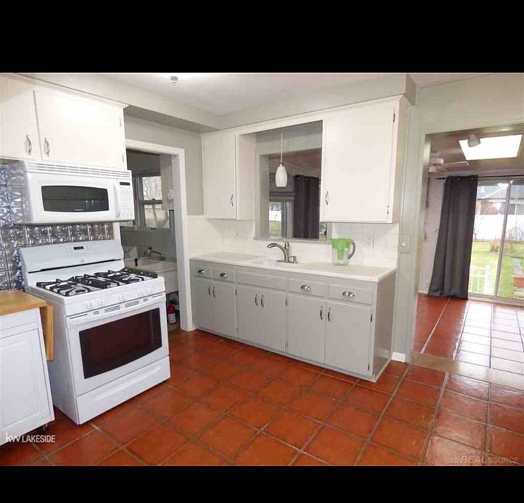 1st image of 21620 Bayside St