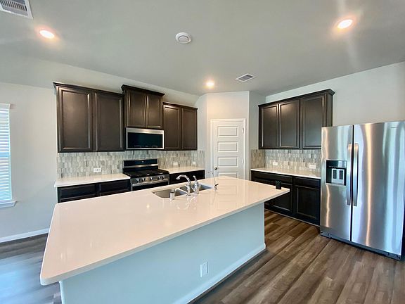 3rd image of 431 Ellwood Terrace Ln