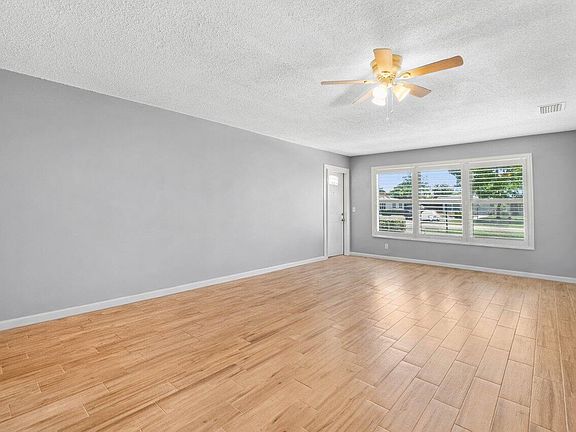 3rd image of 7376 W Oakridge Circle #C