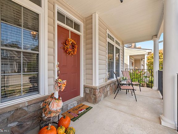 3rd image of 1067 Balfour Cir