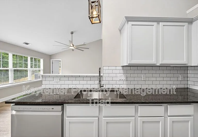 1153 Hawick Dr — Photo 8