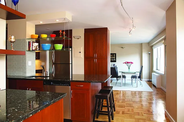 Sold by Stribling | media 3