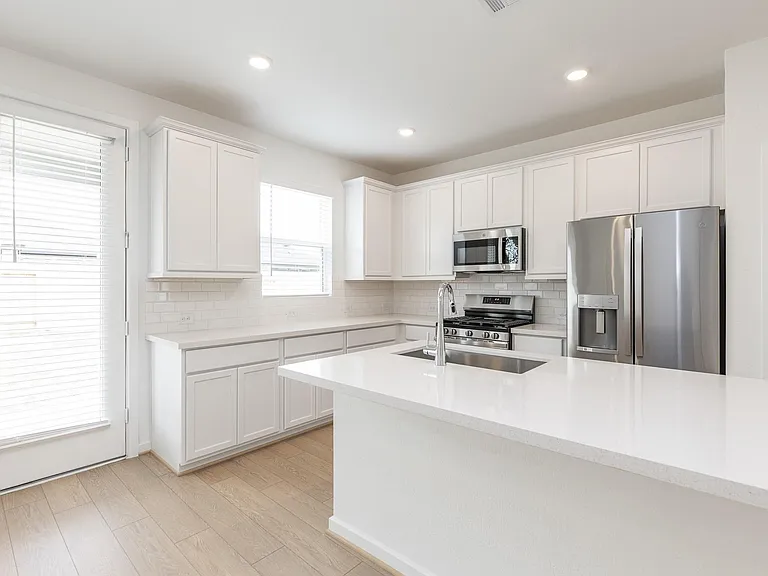 9723 Rialto Heights Dr — Photo 14