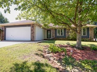 1544 W Lindberg St, Springfield, MO 65807