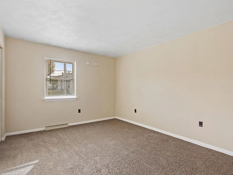 142 N Pleasant Ave — Photo 10
