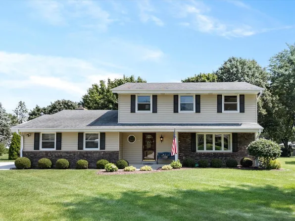 W223N2276 Meadowood LANE, Waukesha, WI 53186