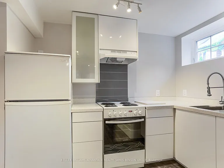 53 Pearson Ave #LOWER — Photo 5
