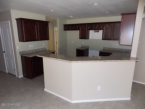 5th image of 946 E Daniella Dr