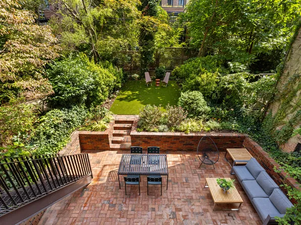 323 Clinton Street image 27 of 30