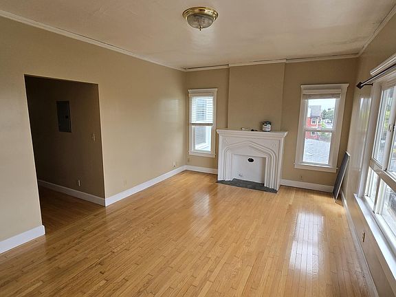 3rd image of 924 E 20th St #6