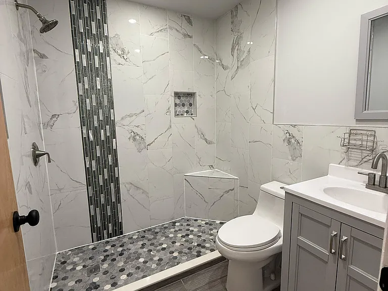 228 Duncan Ave #2 — Photo 6