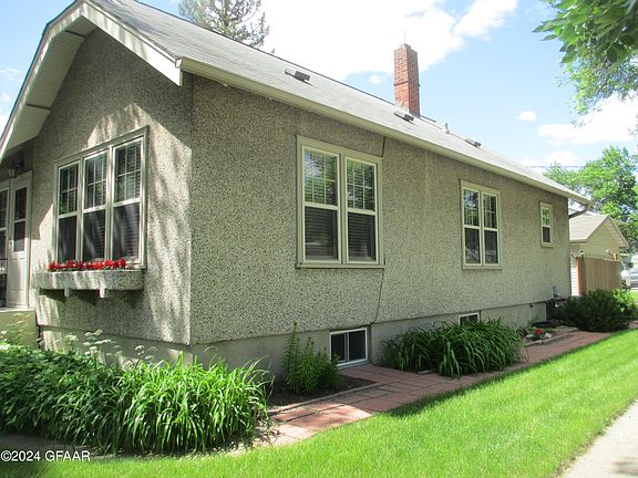 3rd image of 622 13th Ave S