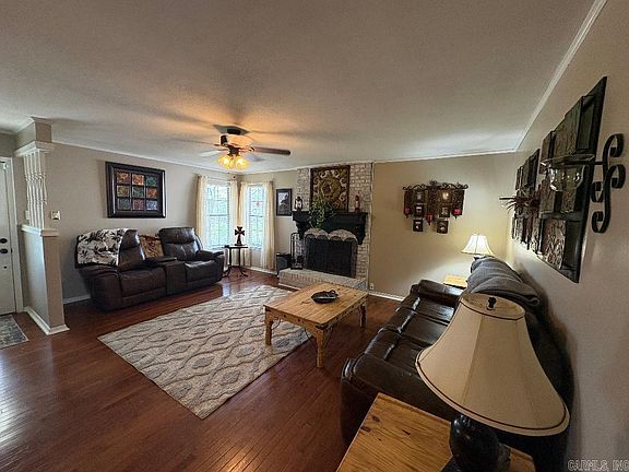 5th image of 8910 Peters Rd