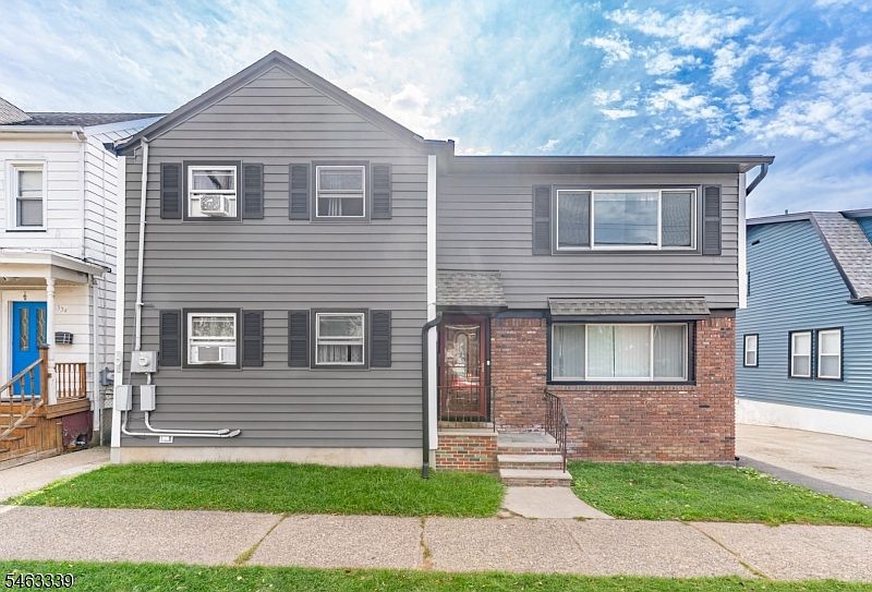 1st image of 330 N 11Th St