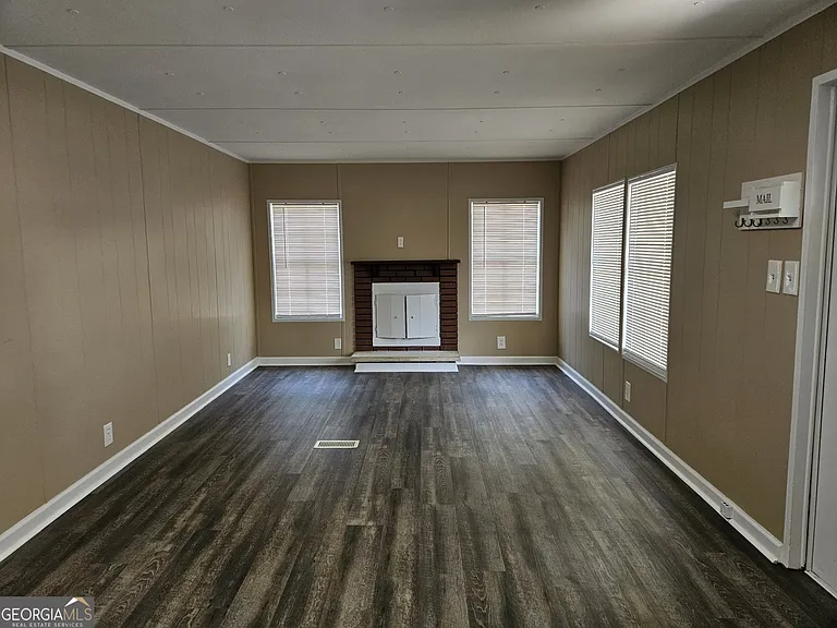 647 Buck Creek Rd — Photo 10