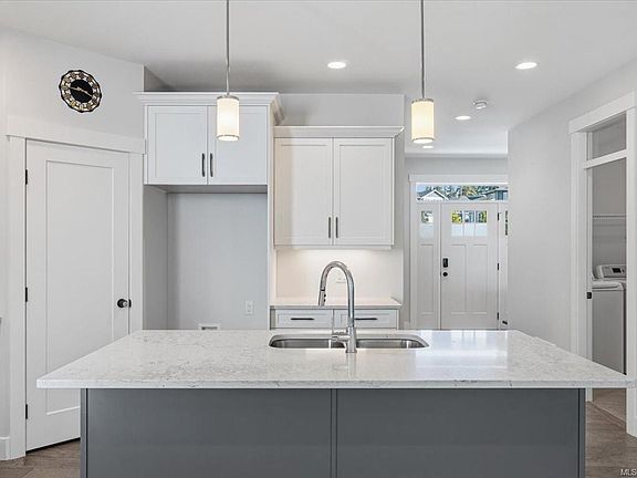 5th image of 3825 Marjorie Way