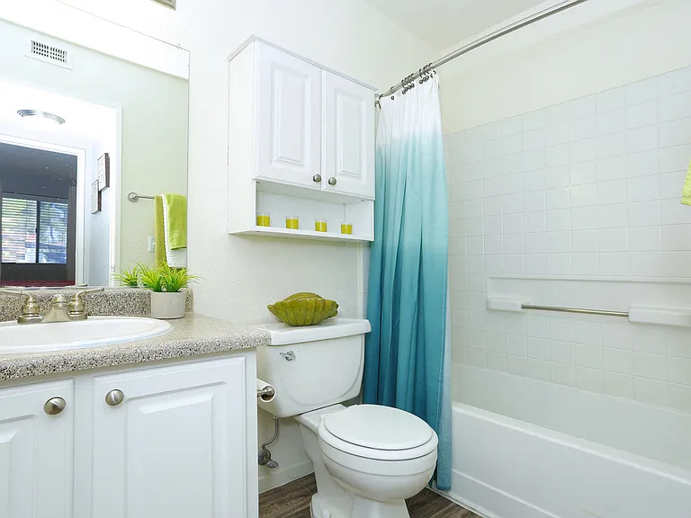 Bay Breeze Apartments — Photo 10