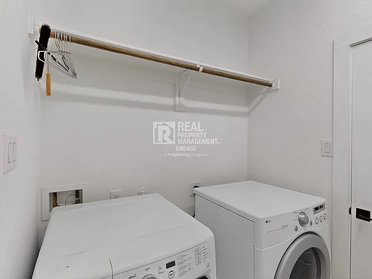 1077 Maverick Dr — Photo 32