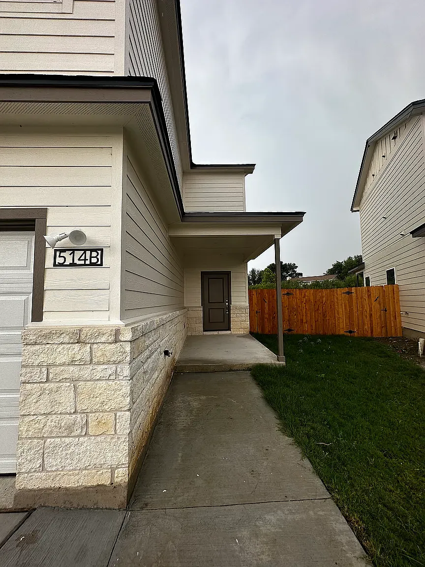 3 bed, 1650 sqft, $1,799 — Photo 1