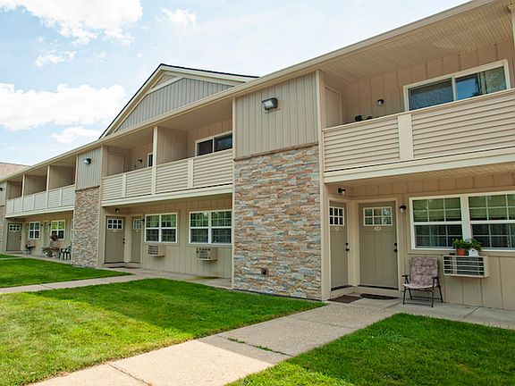 3rd image of 709 Burdeck St #8