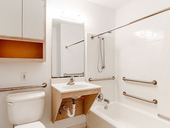 5th image of 334 Brownlea Dr APT 6G