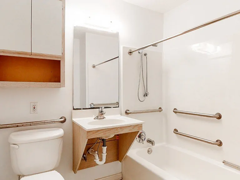 334 Brownlea Dr #6G — Photo 5