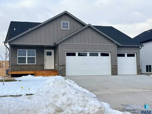 2805 S Copper Creek Ave, Sioux Falls, SD 57110