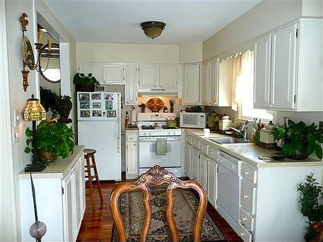 2nd image of 343 W 17th St #2