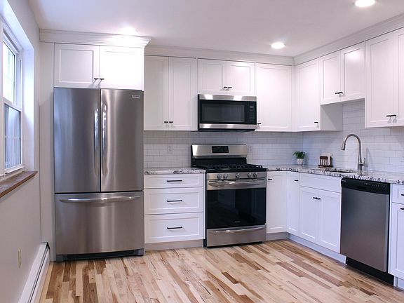 2nd image of 16 Edgelawn Ave APT 4