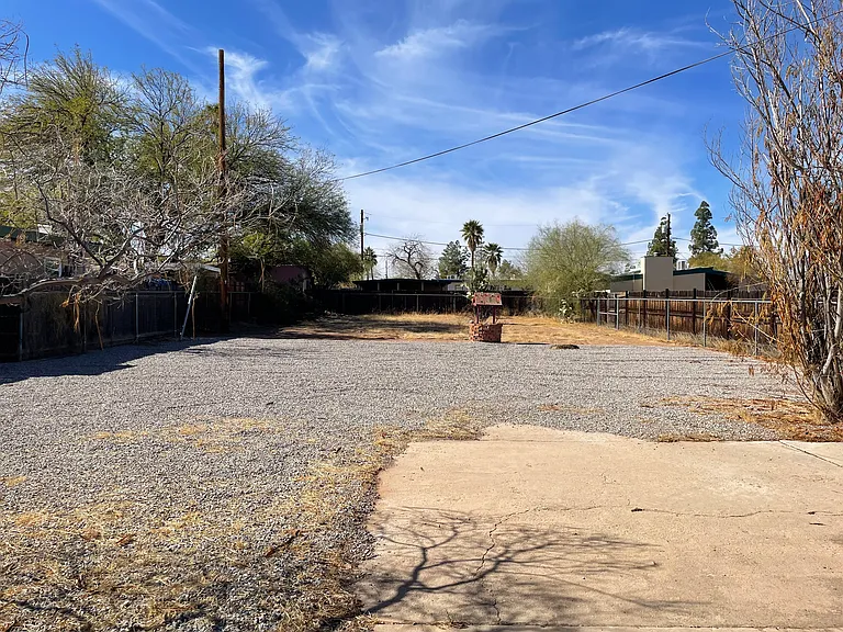 2113 N Treat Ave — Photo 17