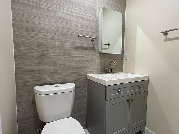 4th image of 155 Evergreen Pl #201