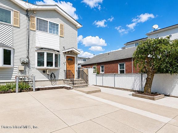 2nd image of 211 Roma Ave