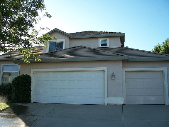 2nd image of 2584 Honeysuckle Dr