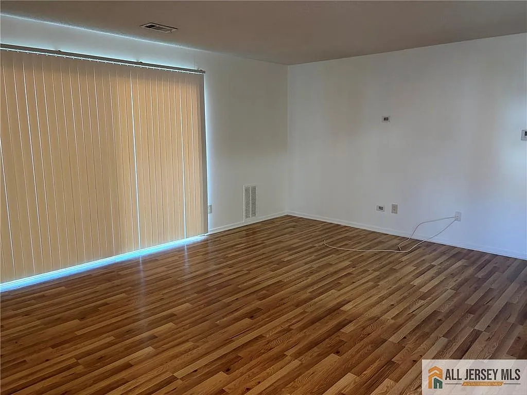 2 bed, 2.0 bath, 1013 sqft, $2,400 — Photo 4
