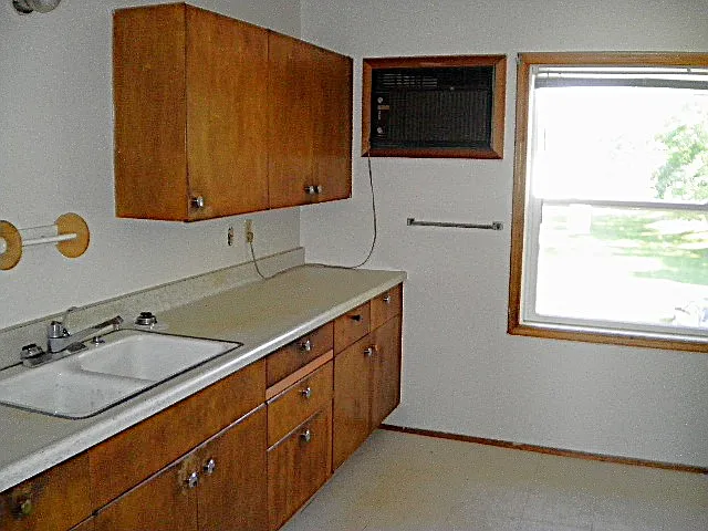 2 bed, $550 — Photo 4