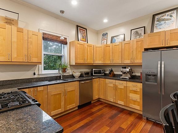 3rd image of 10 Beacon St APT 1