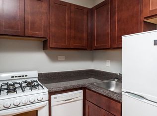 833 W Wolfram St, Chicago, IL 60657
